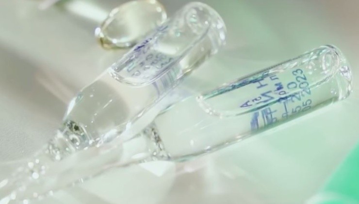 Fiale di acido ascorbico per l'albero dei soldi Ascorbic acid ampoules for the money tree