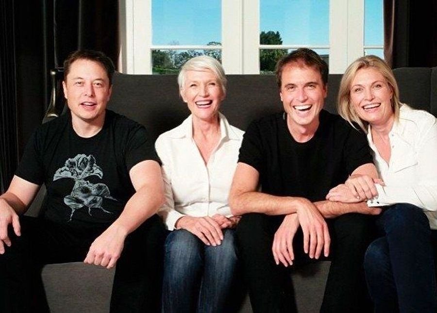 Billionaire Elon Musk S Younger Sister Tosca Musk Shared Various 